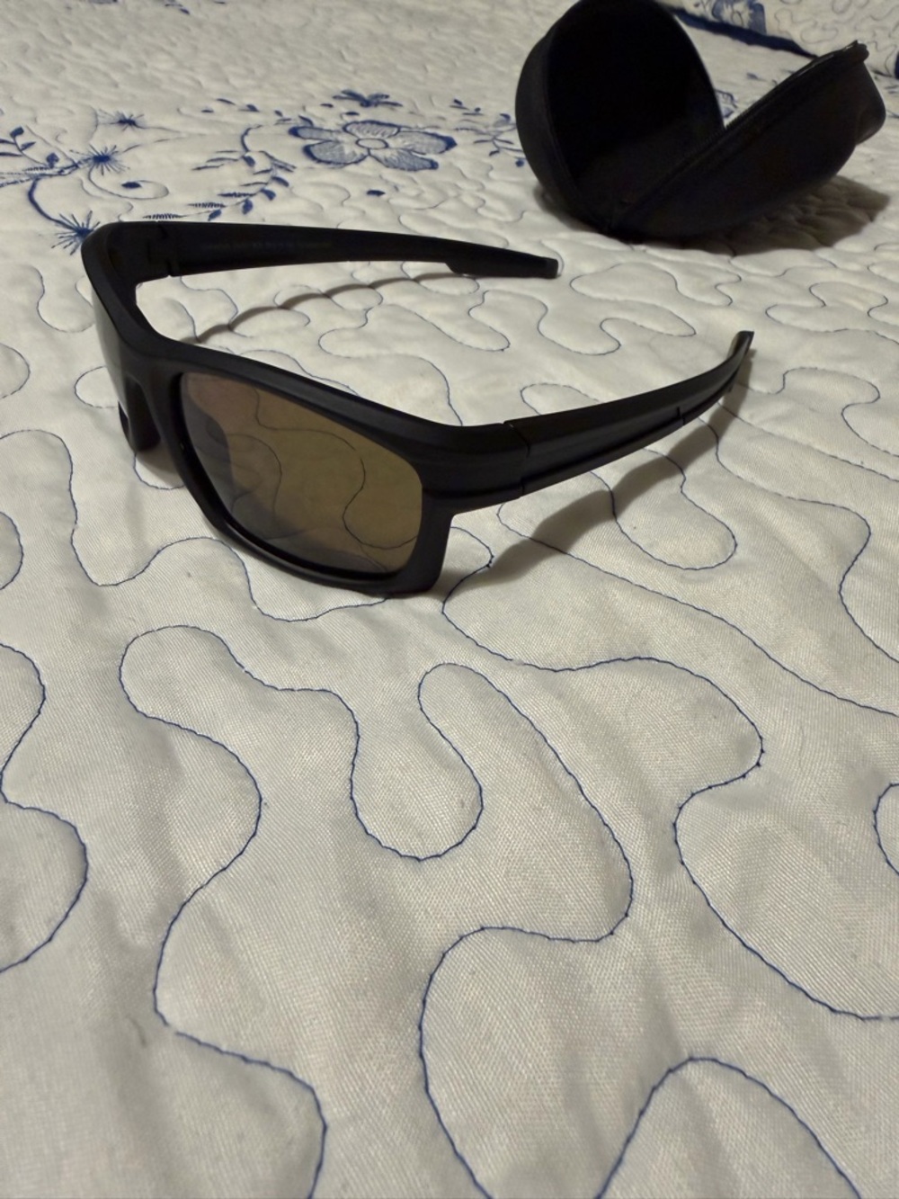 Callaway Black Sunglasses with Brown Lenses and Case - Picture 2 of 3